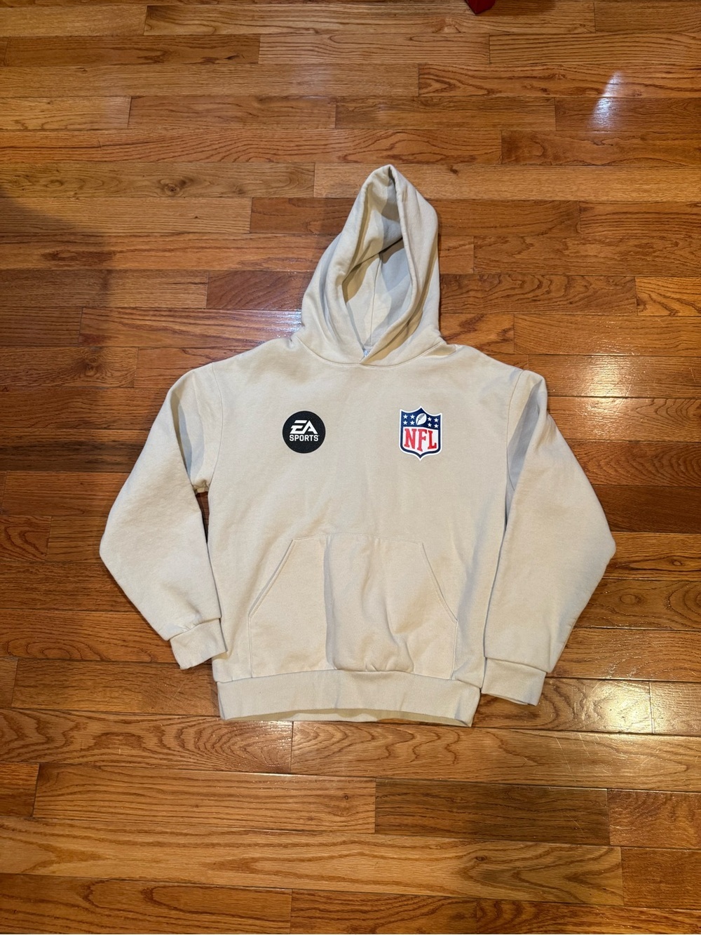EA Sports NFL Career Tour Hoodie Cream Pullover Sweatshirt Medium
